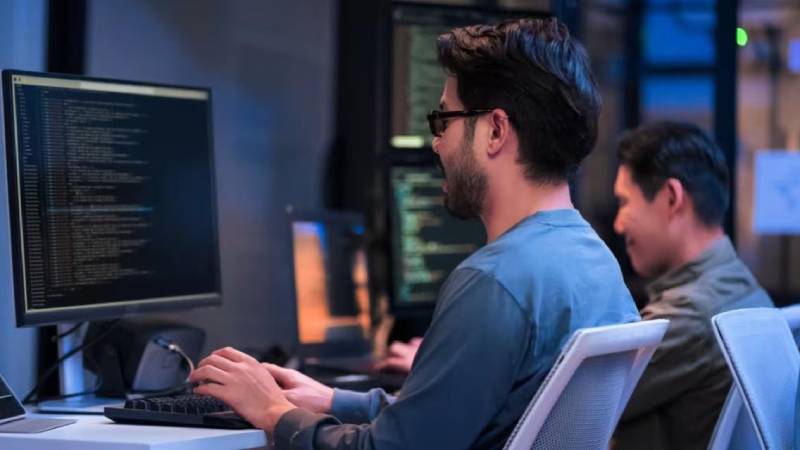 AI开发人才画像：鄱阳县AI软件开发所需核心开发者特质解析